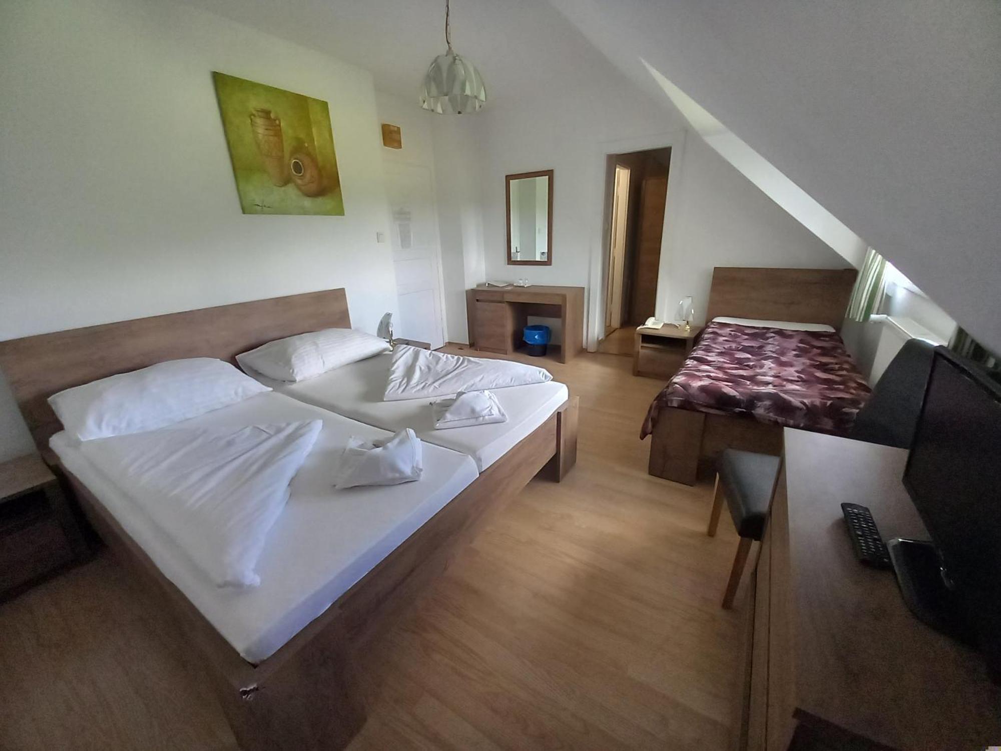 Hotel Familia زاماردي الغرفة الصورة